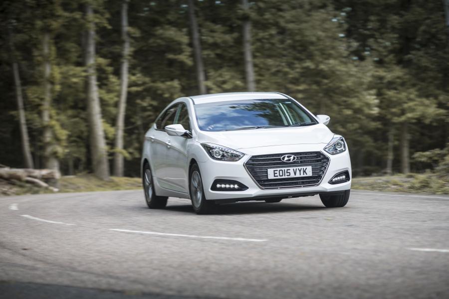  Hyundai i40 Sedan 2015 года  (UK) (фото 9 из 22)